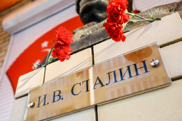 На фасад здания в центре Волгограда вернут надпись «Сталин» На фасад здания в центре Волгограда вернут надпись «Сталин»