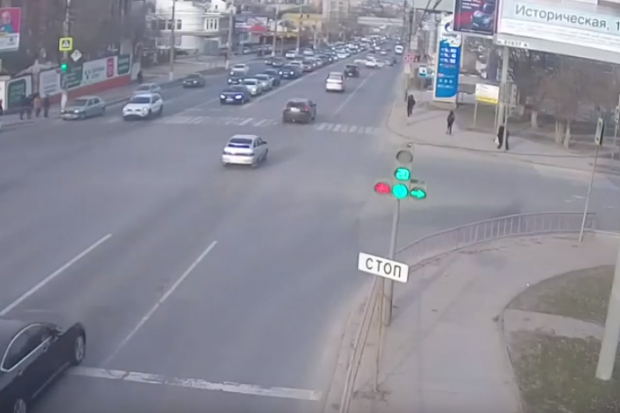 Появилось видео ДТП с переворотом на Второй Продольной в Волгограде Появилось видео ДТП с переворотом на Второй Продольной в Волгограде