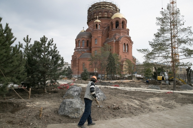 Губернатор проверил работы в храме Невского перед водружением креста Губернатор проверил работы в храме Невского перед водружением креста