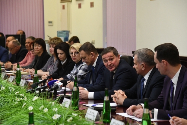 Бочаров попросил работодателей перевести волгоградцев на «удаленку» Бочаров попросил работодателей перевести волгоградцев на «удаленку»