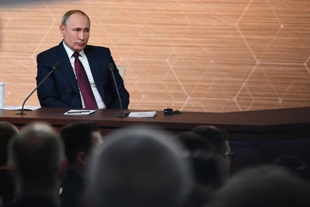 Путин распорядился отпустить работников на недельный карантин Путин распорядился отпустить работников на недельный карантин