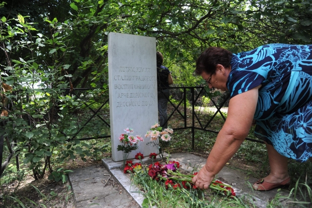 Волгоградцев попросили воздержаться от поездок на кладбище Волгоградцев попросили воздержаться от поездок на кладбище