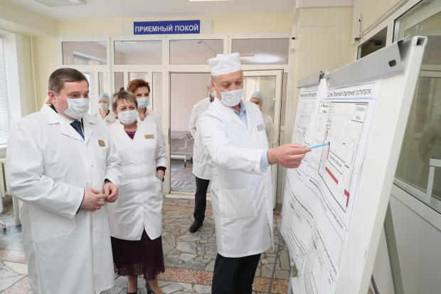 Бочаров провел выездное совещание на базе госпиталя ветеранов войн Бочаров провел выездное совещание на базе госпиталя ветеранов войн