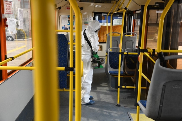 В Волгограде для профилактики коронавируса обрабатывают автобусы
