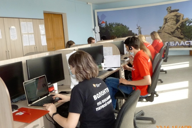 Волгоградские студенты-медики помогают врачам бороться с COVID-19 Волгоградские студенты-медики помогают врачам бороться с COVID-19