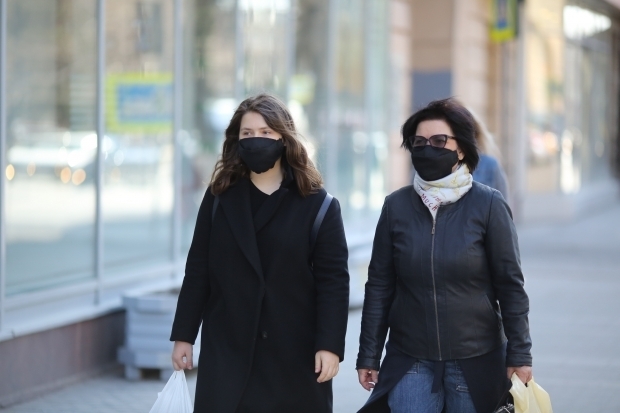 Названы способы не занести коронавирус домой с улицы Названы способы не занести коронавирус домой с улицы