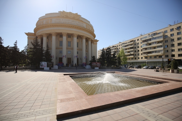 В центре Волгограда 1 мая заработал «профсоюзный» фонтан В центре Волгограда 1 мая заработал «профсоюзный» фонтан