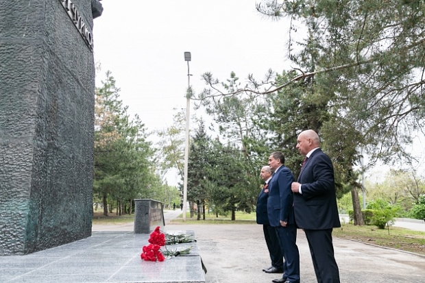 В Волгограде отреставрировали памятник маршалу Чуйкову В Волгограде отреставрировали памятник маршалу Чуйкову