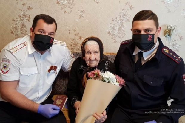 101-летняя волжанка получила российское гражданство 101-летняя волжанка получила российское гражданство
