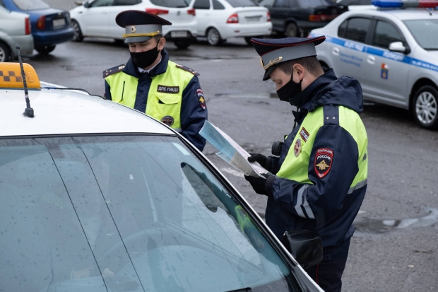 В Волгограде семья нарушителя пыталась отбить его от полицейских В Волгограде семья нарушителя пыталась отбить его от полицейских