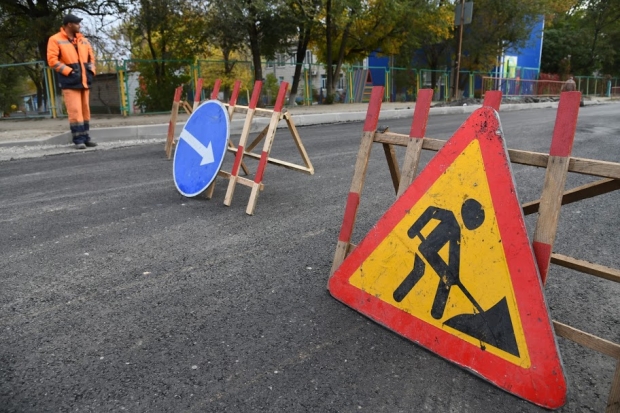 В Волгограде сузят участок проспекта Ленина из-за ремонта ливневки В Волгограде сузят участок проспекта Ленина из-за ремонта ливневки