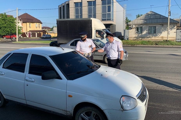 В Волгограде полицейские провели рейд по выявлению нарушений ПДД В Волгограде полицейские провели рейд по выявлению нарушений ПДД