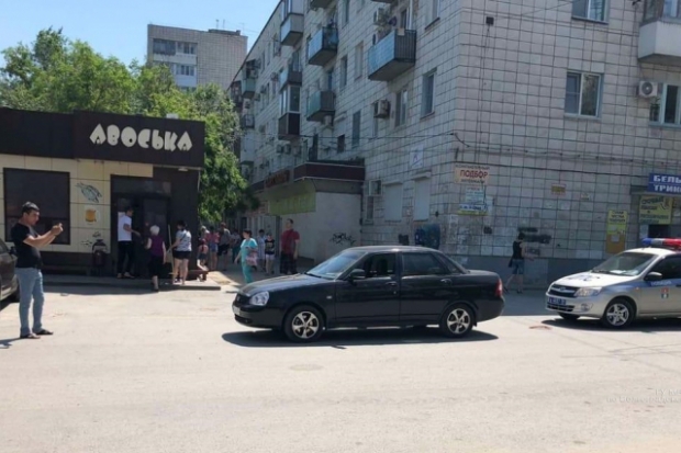 На юге Волгограда велосипедист врезался в «Ладу» На юге Волгограда велосипедист врезался в «Ладу»