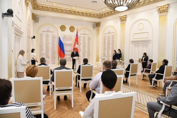 Михаил Мурашко вручил награды волгоградским медикам