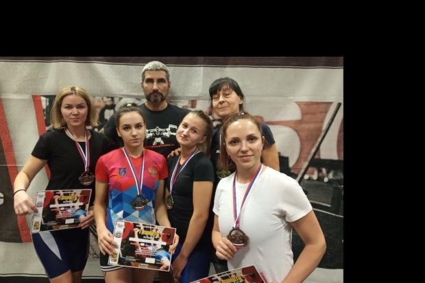Многодетная мама из Волгоградской области занимается пауэрлифтингом Многодетная мама из Волгоградской области занимается пауэрлифтингом