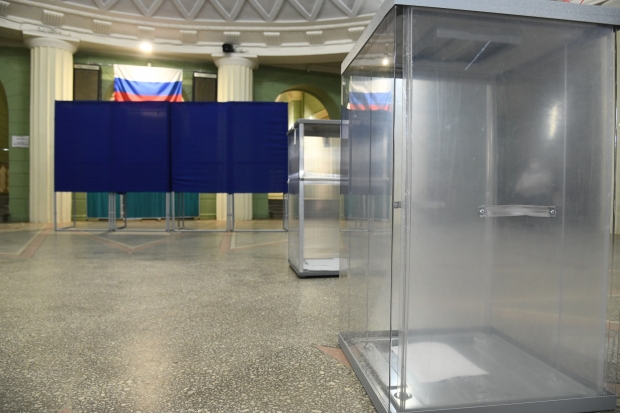В Волгограде открылись первые участки для голосования по поправкам В Волгограде открылись первые участки для голосования по поправкам