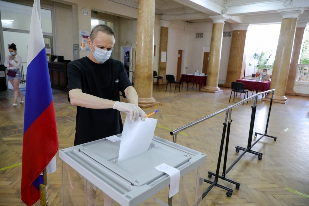 По поправкам в Конституцию проголосовали свыше 210 тысяч волгоградцев По поправкам в Конституцию проголосовали свыше 210 тысяч волгоградцев