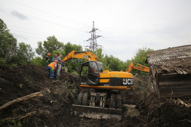 В Волгограде рабочие нашли предполагаемое место аварии на водоводе В Волгограде рабочие нашли предполагаемое место аварии на водоводе