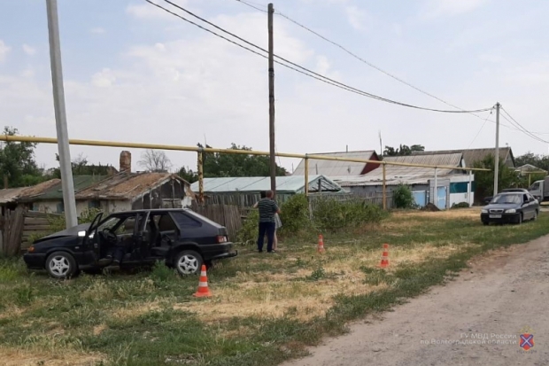 В Волгоградской области в ДТП с фурой погиб водитель ВАЗа В Волгоградской области в ДТП с фурой погиб водитель ВАЗа