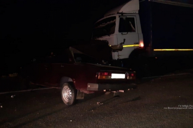 В ДТП с фурой в Волгоградской области погиб 31-летний пассажир ВАЗа В ДТП с фурой в Волгоградской области погиб 31-летний пассажир ВАЗа