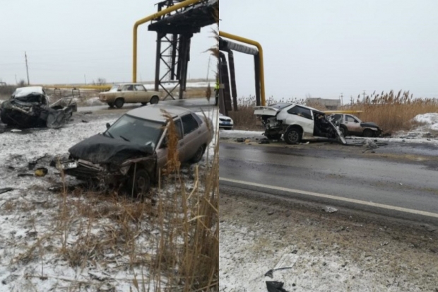 Под Волгоградом водитель легковушки погиб в ДТП с автобусом