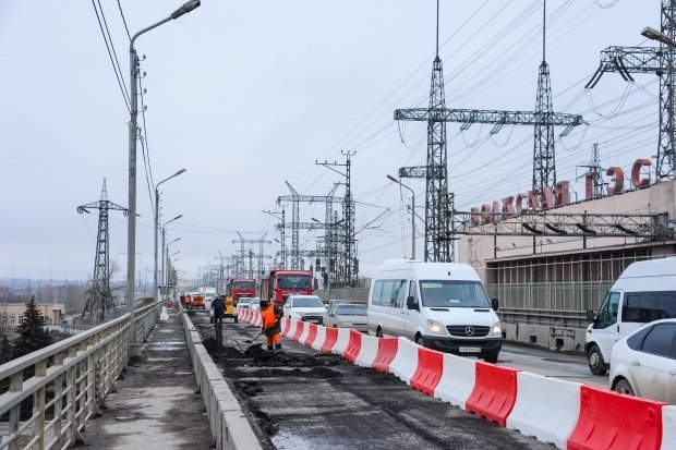 Андрей Бочаров держит на контроле реконструкцию моста через ГЭС