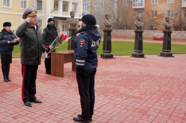 В Волжском наградили женщину-инспектора ДПС за поимку 16-летнего гонщика 