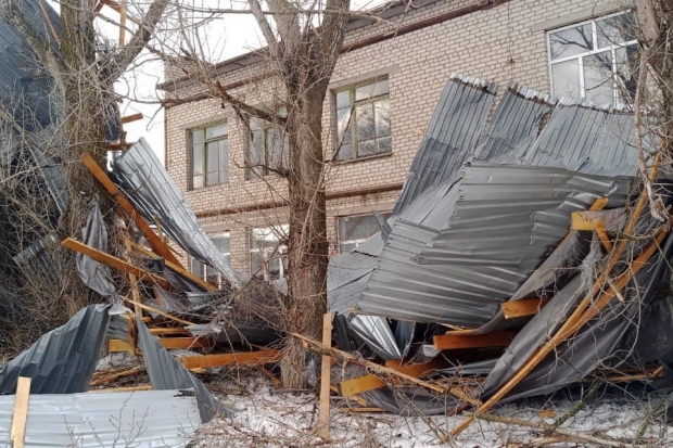 Рухнувшую крышу на школьном спортзале в Волгоградской области заменят новой