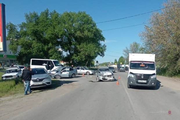 В крупном ДТП в Волгоградской области пострадали 2 человека