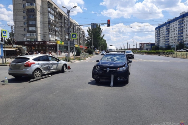 В ДТП под Волгоградом пострадали три человека