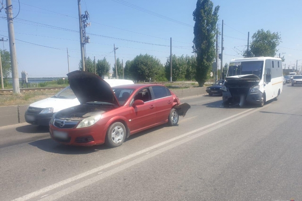 На мосту через Волжскую ГЭС в ДТП пострадали 4 пассажира маршрутки