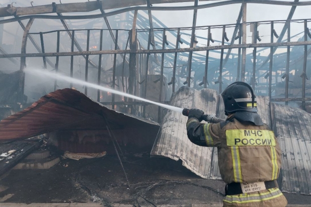 Появилось видео с последствиями пожара на рынке в Волжском