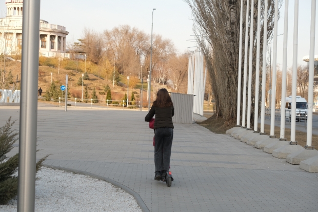 В Волгограде электросамокатчик сбил 3-летнюю девочку на Аллее Героев