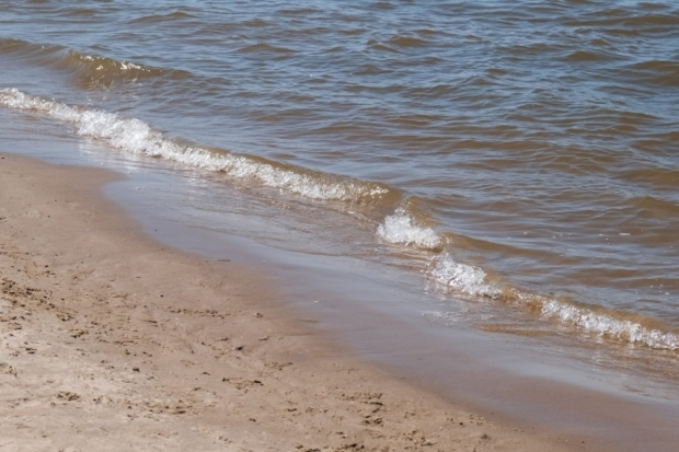 На пляже Волжского Волгоградской области временно ограничили купание