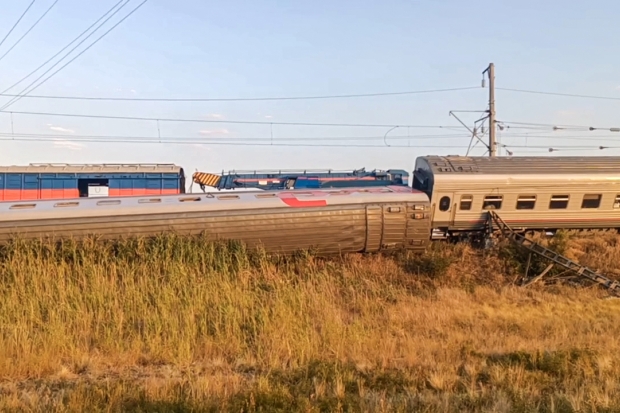 Пассажирам попавшего в ДТП под Волгоградом поезда помогут получить оставленные вещи