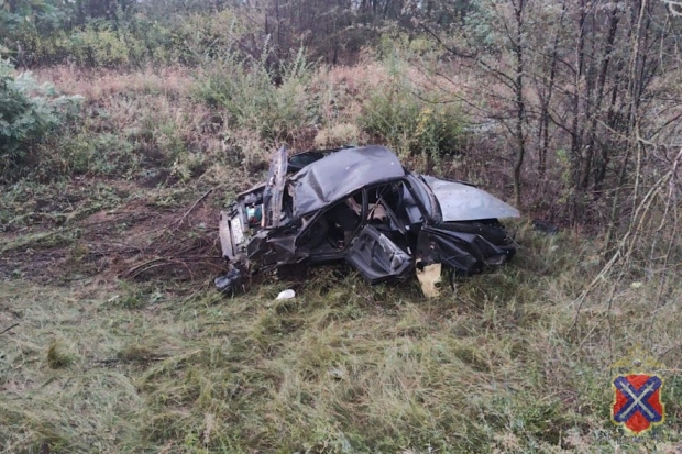 В Волгоградской области после ДТП на трассе в больнице умер пассажир ВАЗа